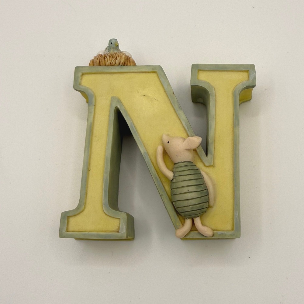 Disney Michel & Company 90's Classic Winnie the Pooh N Piglet Wall Decor 3in